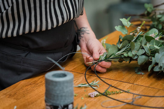 How to make a wreath 