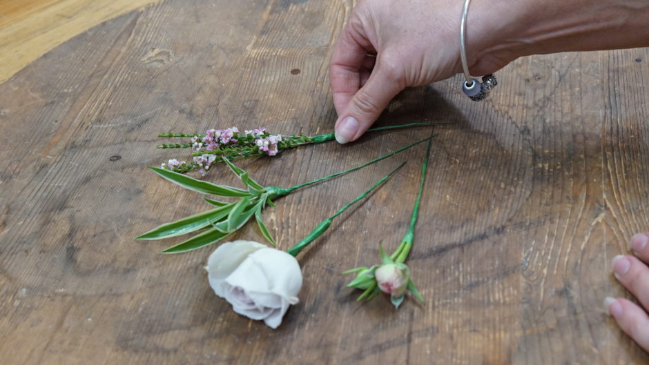 Boutonniere: How To Make a Buttonhole